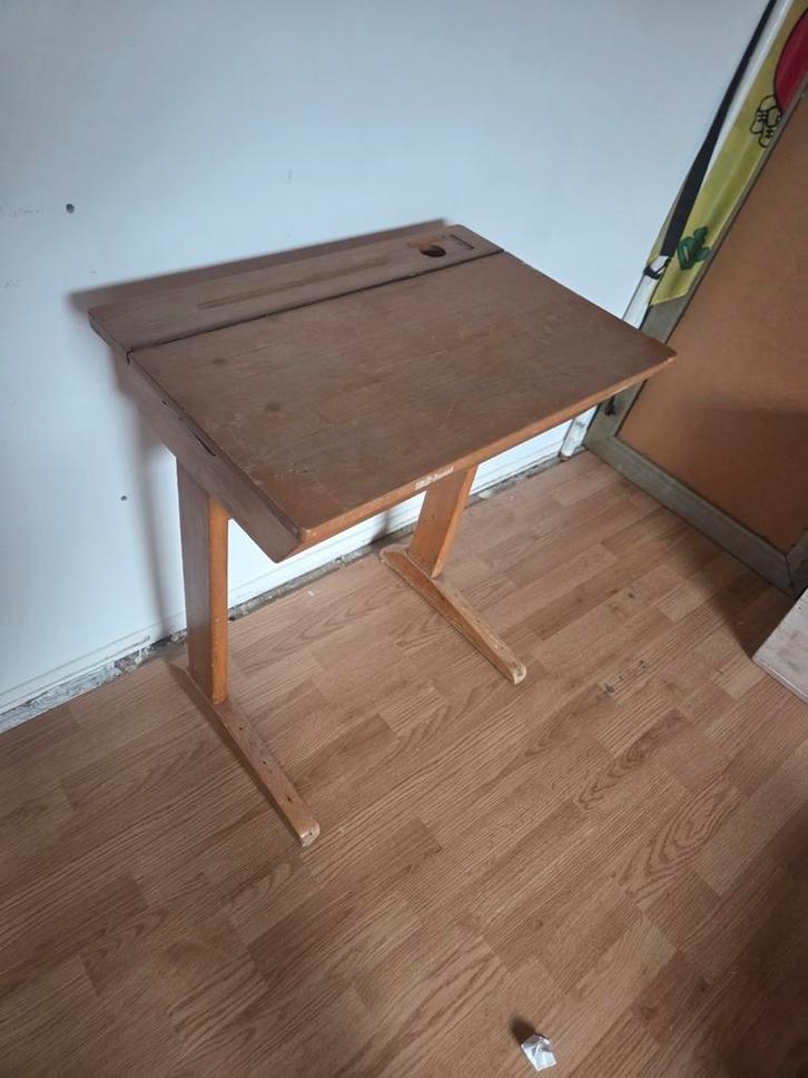 Oude schooltafel, Huis en Inrichting, Tafels | Eettafels, Gebruikt, Minder dan 50 cm, Minder dan 50 cm, tot twee personen, Rechthoekig