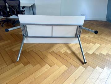 Ikea Bekant Bureau (klein defect) - Gratis ophalen - afbeelding 2