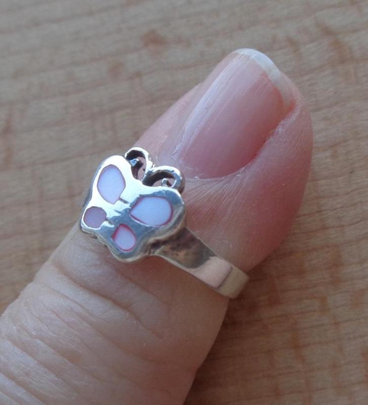 zilveren teen ring met parelmoer vlinder [1037], Sieraden, Tassen en Uiterlijk, Ringen, Zo goed als nieuw, Dame, Kleiner dan 17