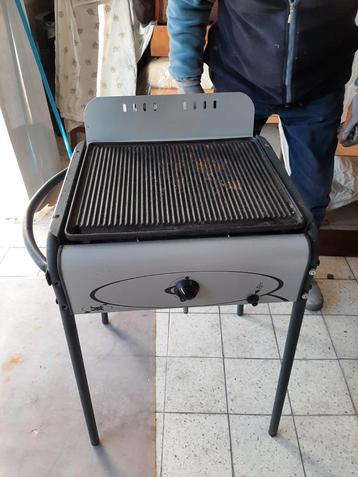 Mooie gasbarbecue beschikbaar voor biedingen