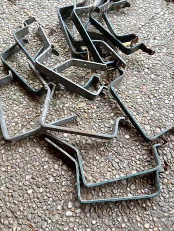 14 beugels voor bakgoot 205 mm beschikbaar voor biedingen