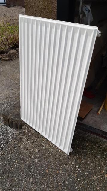 1x Enkele radiator Hoogte 90,5 x Breedte 58,5 x Diepte 3 cm.