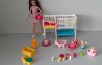 barbie Skipper met grote en kleine baby , bedje, wc, meubels, Ophalen of Verzenden, Gebruikt, Barbie