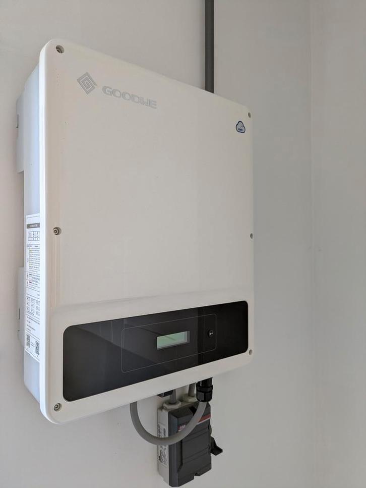 GoodWe GW4200D-NS omvormer (met WiFi) en toebehoren, Doe-het-zelf en Verbouw, Elektra en Kabels, Zo goed als nieuw, Overige typen