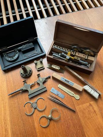 Horloge gereedschap  beschikbaar voor biedingen