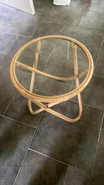 Rotan bijzettafel met krasloze glasplaat, Huis en Inrichting, Tafels | Bijzettafels, Minder dan 55 cm, Rond, Zo goed als nieuw