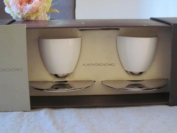 Magppie Design Nicolas Nicolaou 2 Kop en Schotels Nieuw, Huis en Inrichting, Keuken | Servies, Nieuw, Kop(pen) en/of Schotel(s)