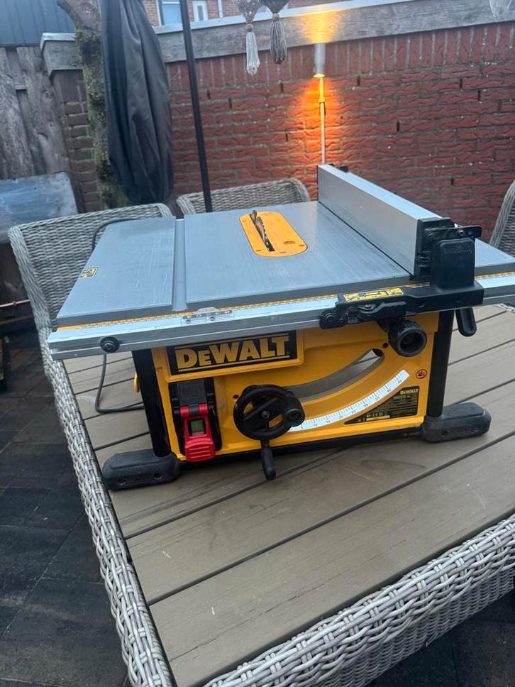 DEWALT DWE7492 Zaagtafel - Zo Goed Als Nieuw, Doe-het-zelf en Verbouw, Gereedschap | Zaagmachines, Zo goed als nieuw, Cirkelzaag