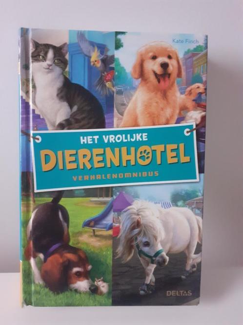Kinderboek Jeugd: ¨Het vrolijke dierenhotel¨ verhalenomnibus, Boeken, Kinderboeken | Jeugd | onder 10 jaar, Nieuw, Fictie algemeen