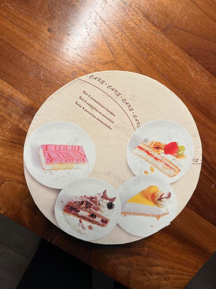 Set van 4 Porseleinen Dessertbordjes - Nieuw in Doos, Huis en Inrichting, Keuken | Servies, Nieuw, Bord(en), Overige stijlen, Porselein