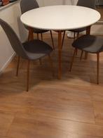 Eettafel 104 X 104 met 4 soelen, Huis en Inrichting, Ophalen, Zo goed als nieuw, Rechthoekig