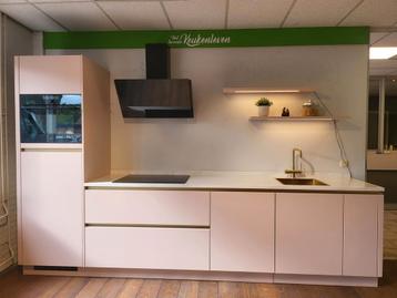 Schitterende nieuwe luxe Shüller keuken, composiet blad beschikbaar voor biedingen