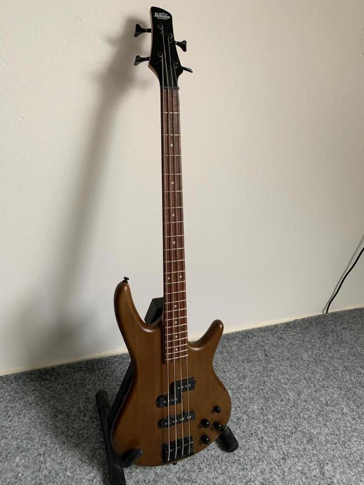 Ibanez GSR200B Walnut Flat elektrische basgitaar / compleet, Muziek en Instrumenten, Snaarinstrumenten | Gitaren | Bas, Zo goed als nieuw