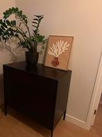 Zwarte WOOOD commode met 3 lades, Huis en Inrichting, Slaapkamer | Nachtkastjes, Ophalen, Gebruikt, 65 cm of meer, 70 cm of meer