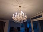 Kroonluchter met fonkelende kristallen, Ophalen