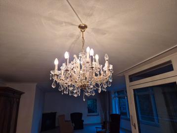 Kroonluchter met fonkelende kristallen beschikbaar voor biedingen