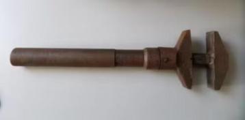 Pijpmoersleutel antiek - Engelse makelij - 2500 gram beschikbaar voor biedingen