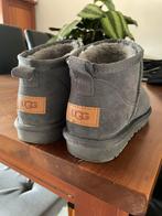 Nep Uggs grijs maat 37, Kleding | Dames, Grijs, Ophalen of Verzenden, Instappers, Zo goed als nieuw