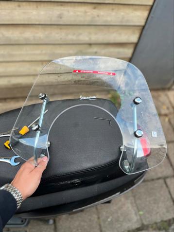 Windscherm vespa nieuw nooit gebruikt beschikbaar voor biedingen