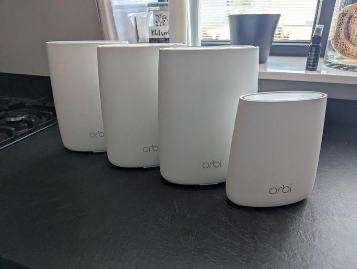 Netgear Orbi RBR50v2 router + 3x Orbi satelliet, Computers en Software, Routers en Modems, Gebruikt, Router, Ophalen of Verzenden