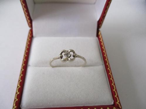 Oud zilveren ringetje 17 mm met steentje erin 835 zilver ZII, Sieraden, Tassen en Uiterlijk, Antieke sieraden, Ring, Zilver, Verzenden