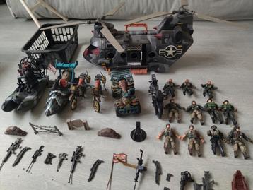 Speelgoed Soldaten Set met Chinook Helikopter beschikbaar voor biedingen