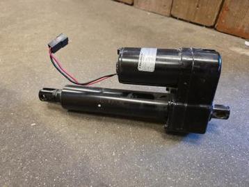 Lineaire actuator LA 10 12VDC 1100N 34A beschikbaar voor biedingen