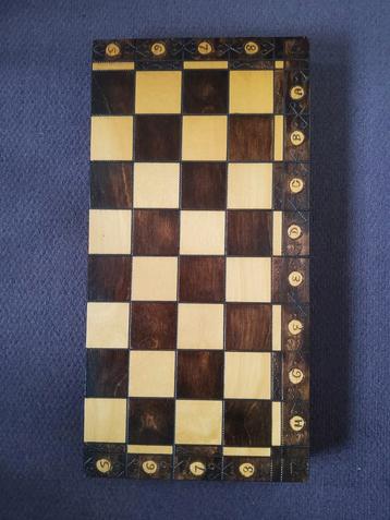 Groot houten schaakspel  beschikbaar voor biedingen