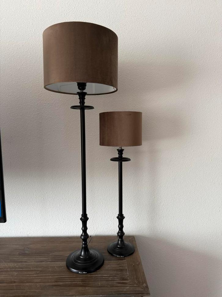 Riviera Maison L'Hotel Lampvoet + Lampenkappen Zand/Taupe, Huis en Inrichting, Lampen | Tafellampen, Gebruikt, 75 cm of meer, Stof