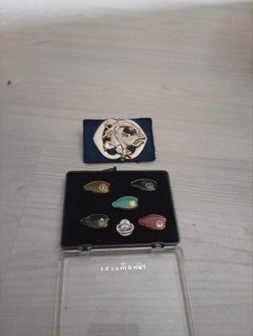 Leger Speldjes Set beschikbaar voor biedingen