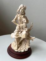 Beeldje van Herderinnetje met schaap, Ophalen of Verzenden