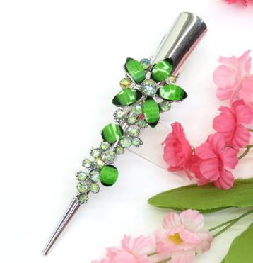 Duckklem met mooie groene bloem en strass stenen. beschikbaar voor biedingen
