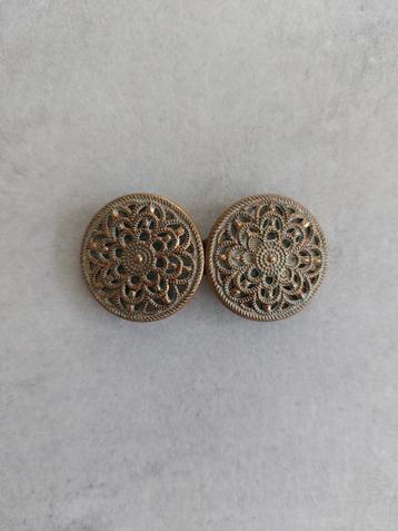 Antieke bronzen vestsluiting beschikbaar voor biedingen
