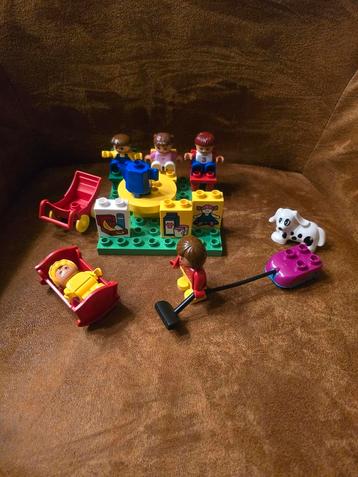 Leuke Lego Duplo set met figuren en accessoires beschikbaar voor biedingen