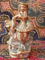 Zwaar antiek beeldje uit Engeland van een meisje 9,8 cm., Ophalen of Verzenden, Koper