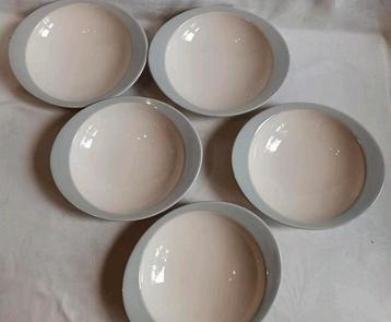 5 diepe borden FRIS EDAM Symfonie parelgrijs  beschikbaar voor biedingen