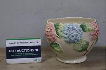 Vintage Porseleinen Bloempot Versierd met Bloemen beschikbaar voor biedingen