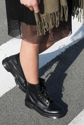 Dr Martens black boots, zwarte mono veterlaarzen, maat 37 beschikbaar voor biedingen