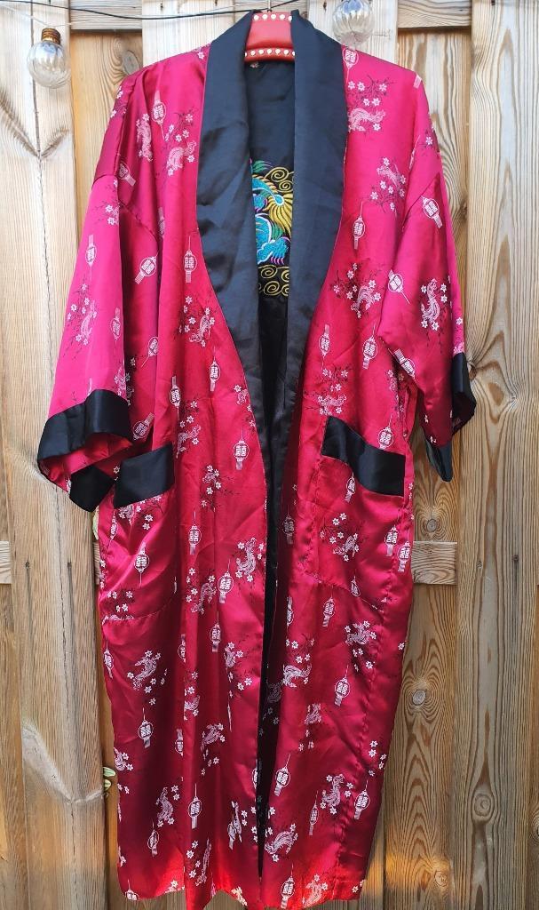 Mooie Zwarte en Rode Chinese Kimono - Universele Maat - Goed, Kleding | Dames, Pyjama's, Ophalen of Verzenden