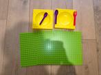 Nep Duplo: Groene Plaat & Bordjes met Bestek, Kinderen en Baby's, Speelgoed | Duplo en Lego, Ophalen of Verzenden, Gebruikt