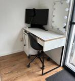 Micke bureau van IKEA, incl. zwarte bureaustoel., Ophalen, Zo goed als nieuw