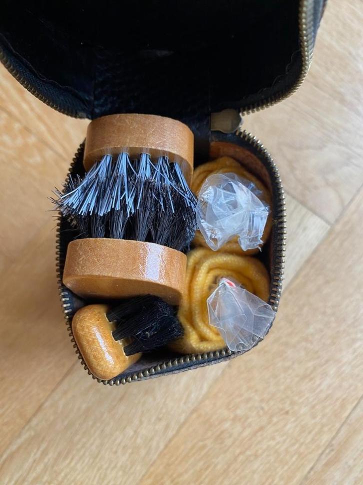 Vintage etui met schoenenpoets spullen, Verzamelen, Retro, Overige typen, Ophalen of Verzenden