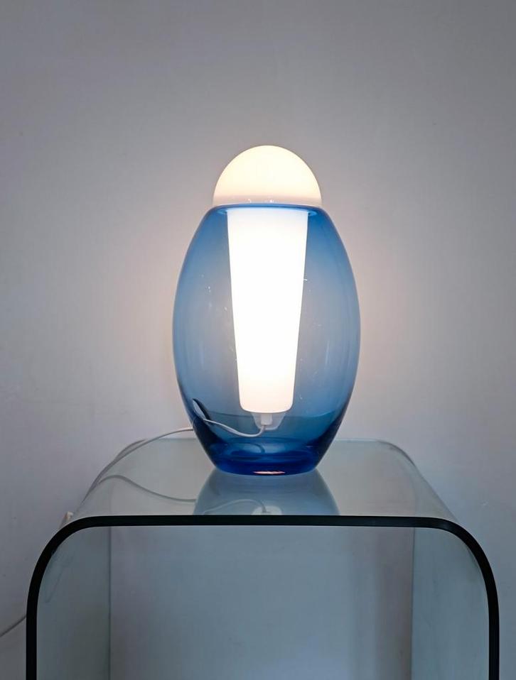 Space Age Design Blauw/Wit Glazen Tafellamp, Huis en Inrichting, Lampen | Tafellampen, Gebruikt, Minder dan 50 cm, Ophalen of Verzenden