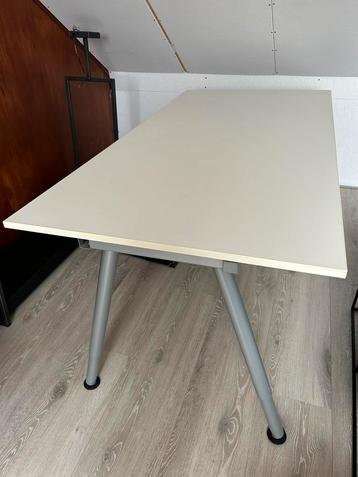 Wit verstelbaar bureau IKEA