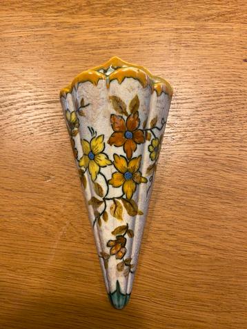 wandvaasje gouda plateel jugendstil/ art nouveau beschikbaar voor biedingen