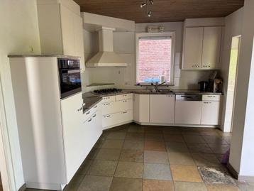 Miele keuken incl. apparatuur (uiterlijk 6-sep demonteren) beschikbaar voor biedingen
