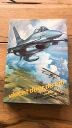 Boek Vlucht door de tijd Nederlandse Luchtmacht, Ophalen of Verzenden, Zo goed als nieuw, Boek of Tijdschrift