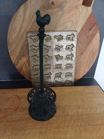 Brocante oude ijzeren keukenrolhouder groen beschikbaar voor biedingen