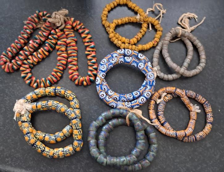 Afrikaanse glaskralen uit Ghana, Hobby en Vrije tijd, Kralen en Sieraden maken, Nieuw, Kraal, Ophalen of Verzenden
