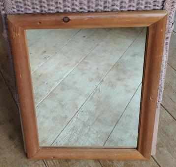 vintage spiegel lichtbruine lijst beschikbaar voor biedingen
